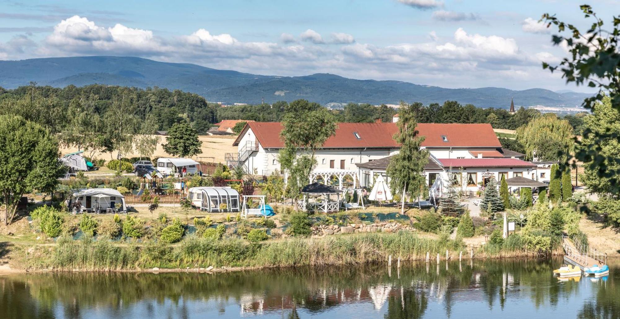 Forteca, Pokoje Goscinne Nad Stawem Dzierżoniów Exterior foto